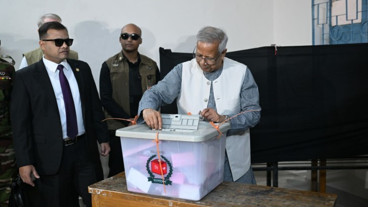 ভোট দিলেন প্রধান উপদেষ্টা ড. মুহাম্মদ ইউনূস